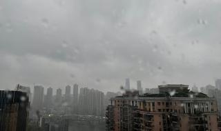 重庆下暴雨的文案 实拍重庆大风暴雨